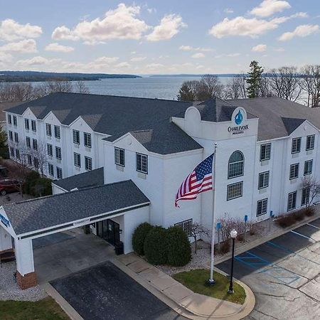 Charlevoix Inn & Suites Surestay Collection By Best Western ภายนอก รูปภาพ