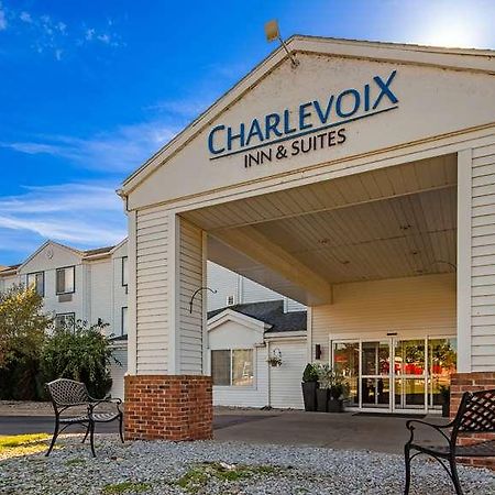 Charlevoix Inn & Suites Surestay Collection By Best Western ภายนอก รูปภาพ