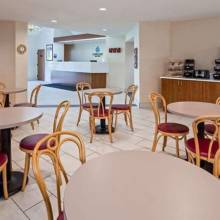 Charlevoix Inn & Suites Surestay Collection By Best Western ภายนอก รูปภาพ