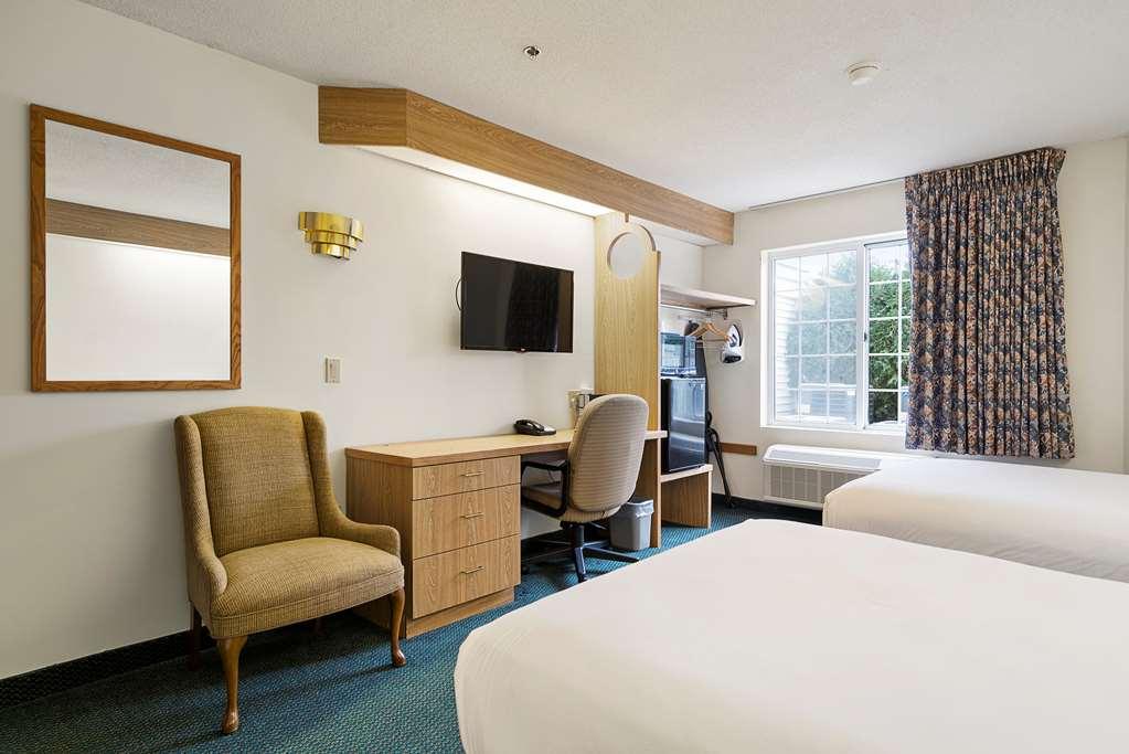 Charlevoix Inn & Suites Surestay Collection By Best Western ห้อง รูปภาพ