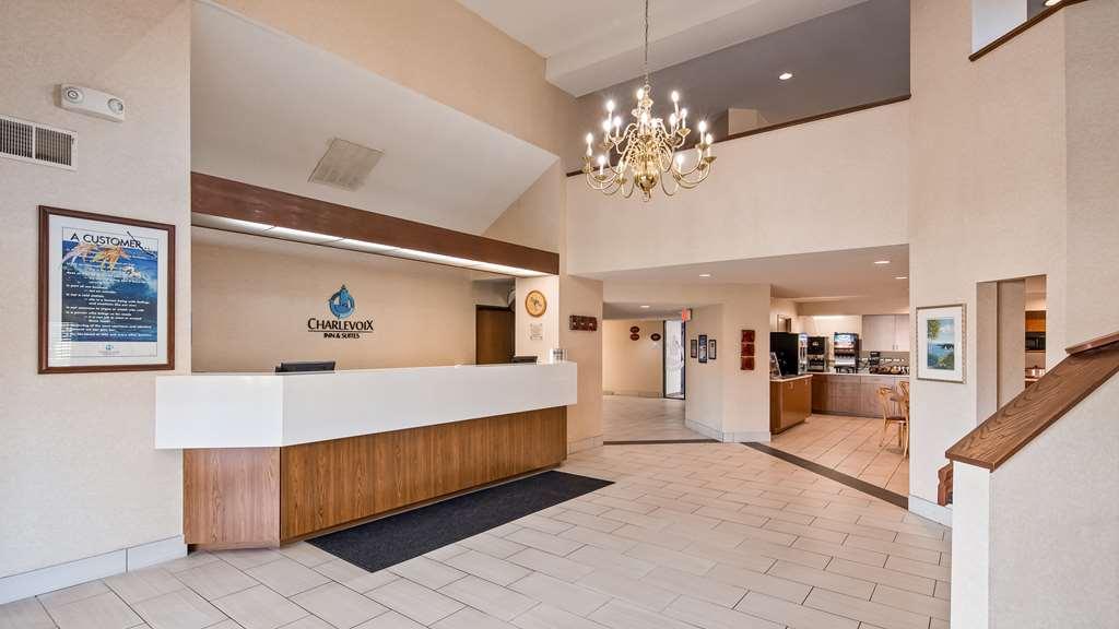 Charlevoix Inn & Suites Surestay Collection By Best Western ภายใน รูปภาพ